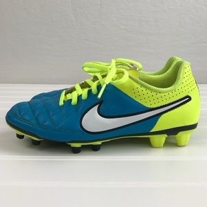 blue and yellow nike tiempo